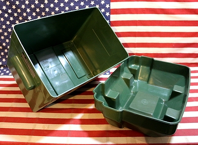 スウェーデン軍バッテリーボックス　中古ミリタリーボックス　アメリカ雑貨屋　サンブリッヂ