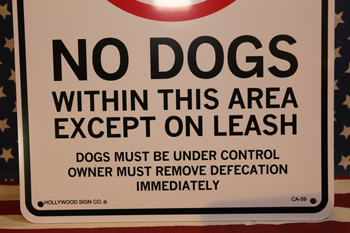 アメリカ雑貨屋サンブリッヂ　注意看板　犬禁止　プラスチックサイン　軽量