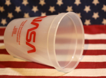 アメリカ雑貨屋サンブリッヂ　NASA　グロウカップ　蓄光カップ　NASA公認　ワームロゴ